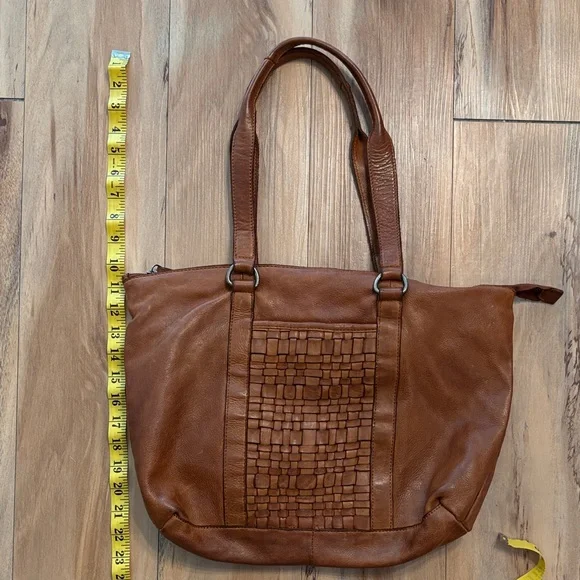 Elegant Brown Leather Tote Bag - Picture 4 of 9